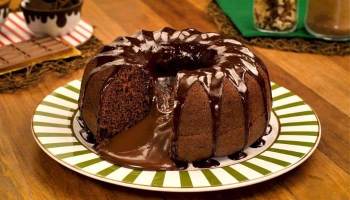 Irresistível Bolo Vulcão de Chocolate Não Tem Como Não Se Apaixonar