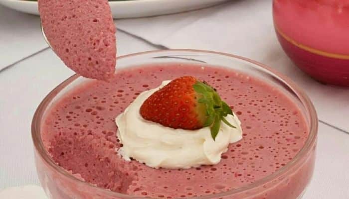 Mousse de Gelatina de Morango Uma Sobremesa Super Deliciosa
