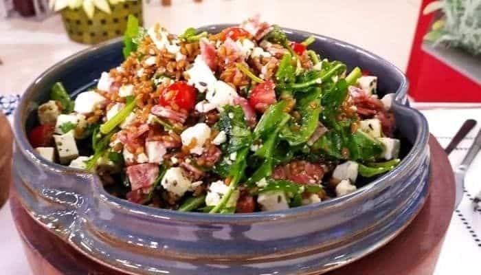 Como Fazer Salada de Trigo com Legumes de Churrasco