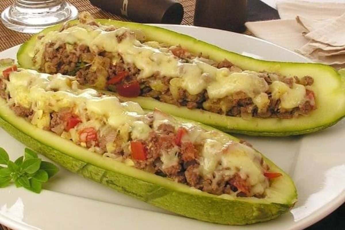 Abobrinha Recheada com Carne Moída