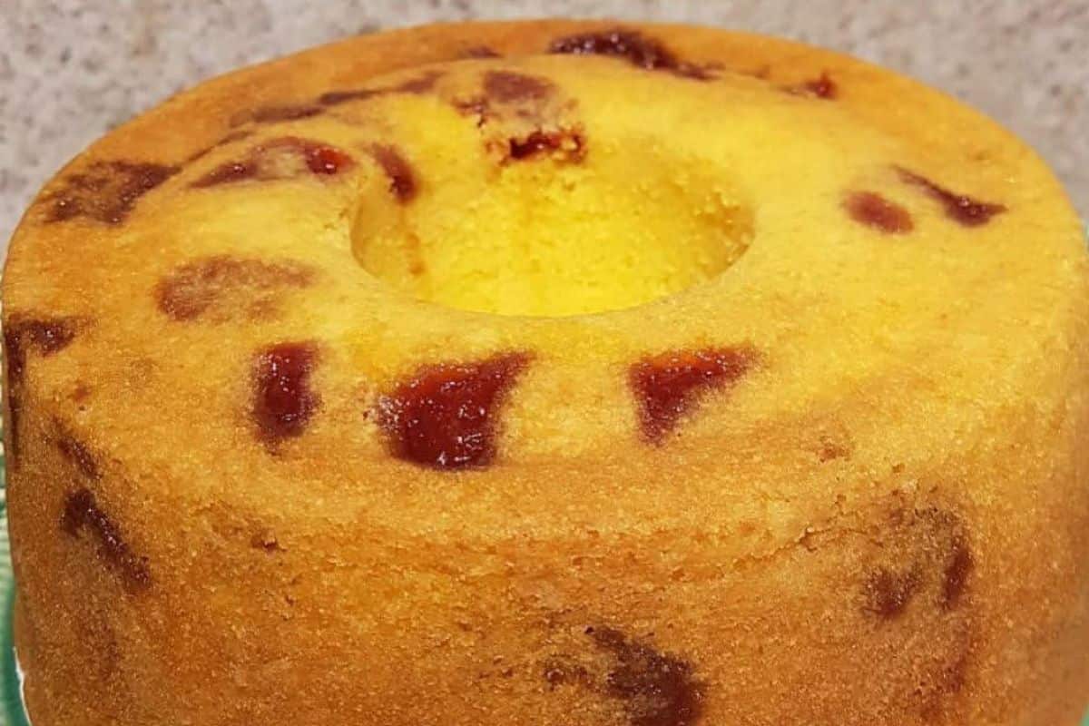 Bolo de Fubá com Goiabada Prático e Saboroso