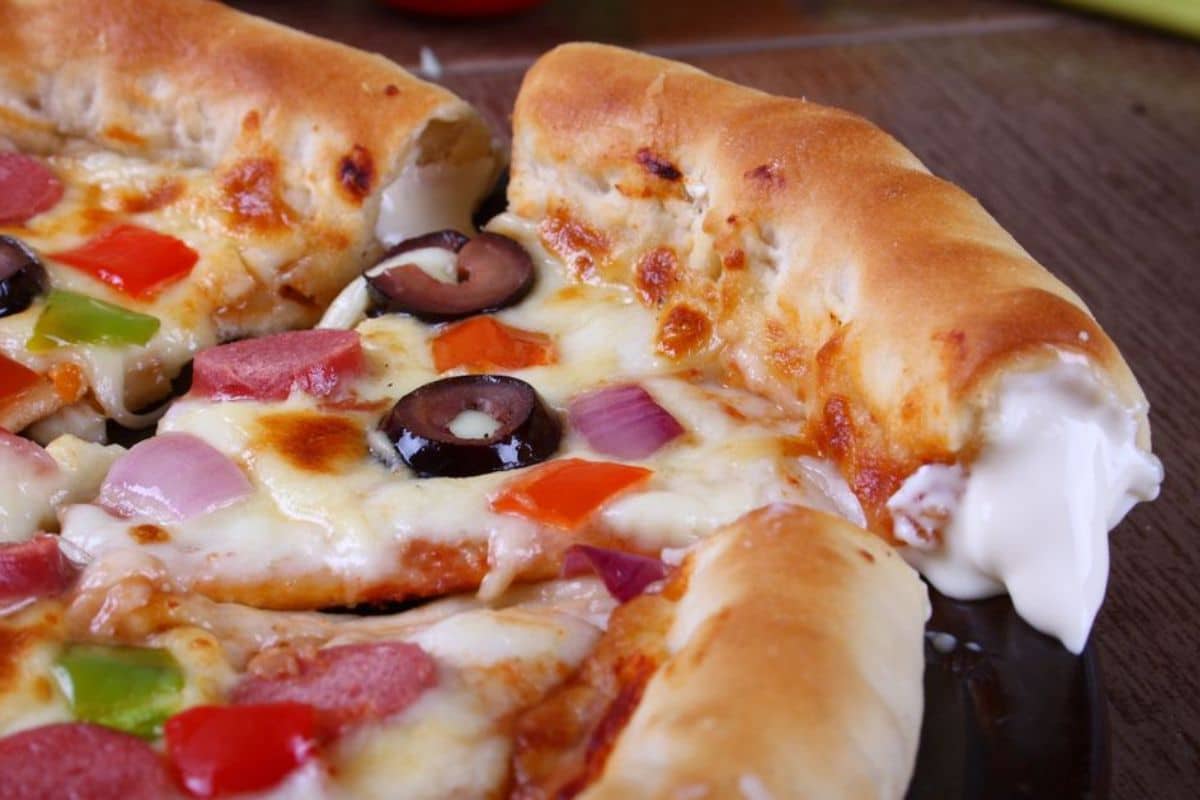Pizza Caseira com Borda Recheada