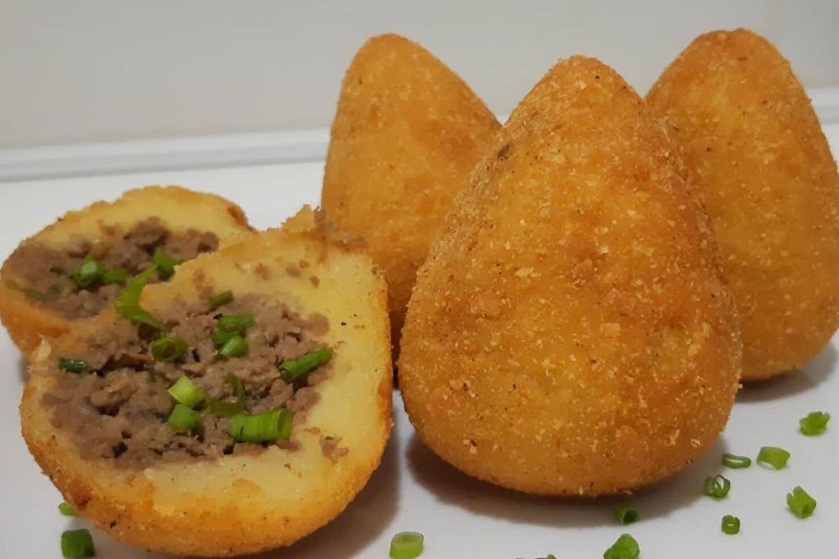 Coxinha de Mandioca com Carne Moída