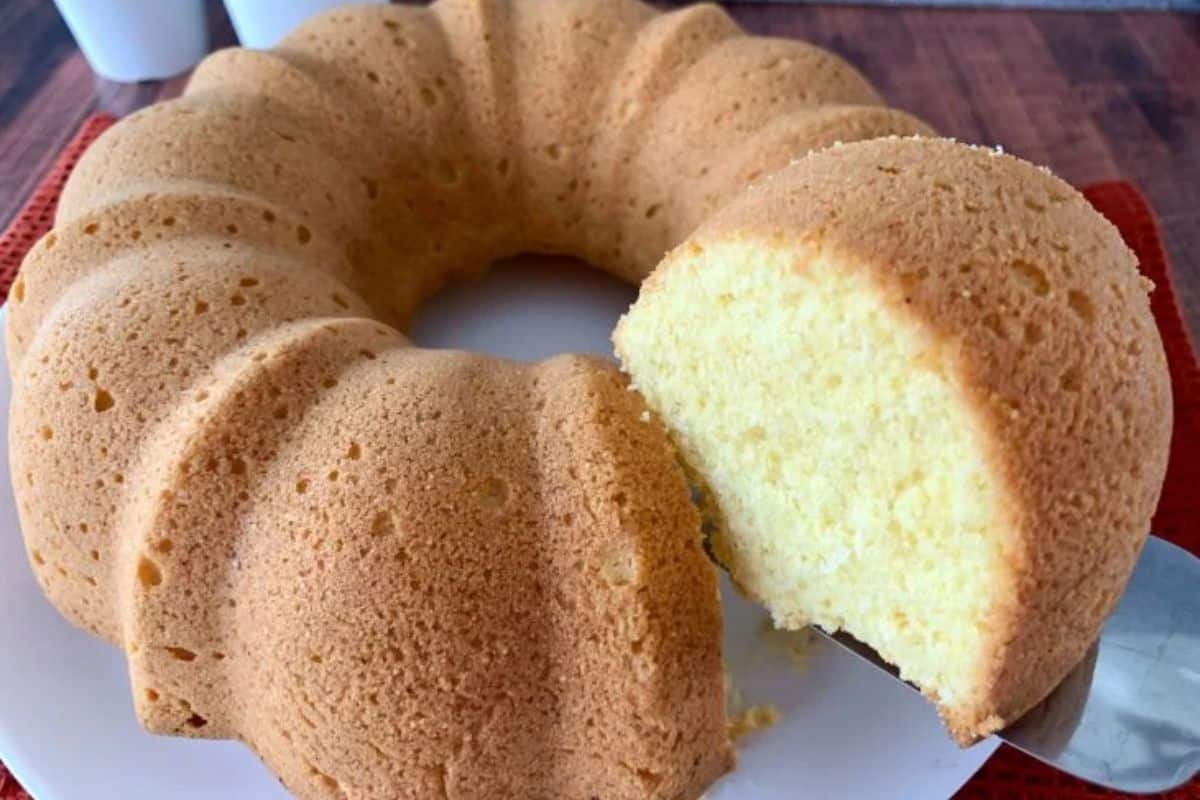 Bolo de Fubá Com Coco Simples