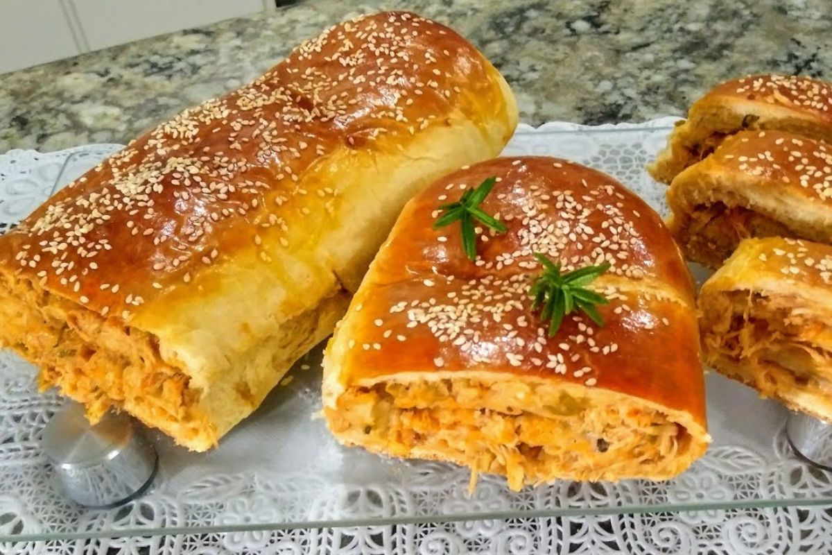 Pão Recheado com Frango e Requeijão