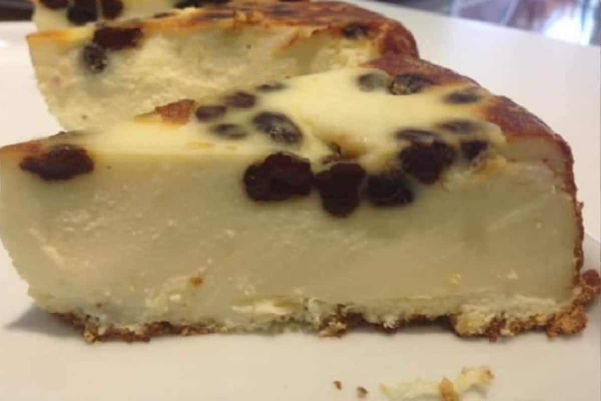 Torta de Ricota com Uva Passa