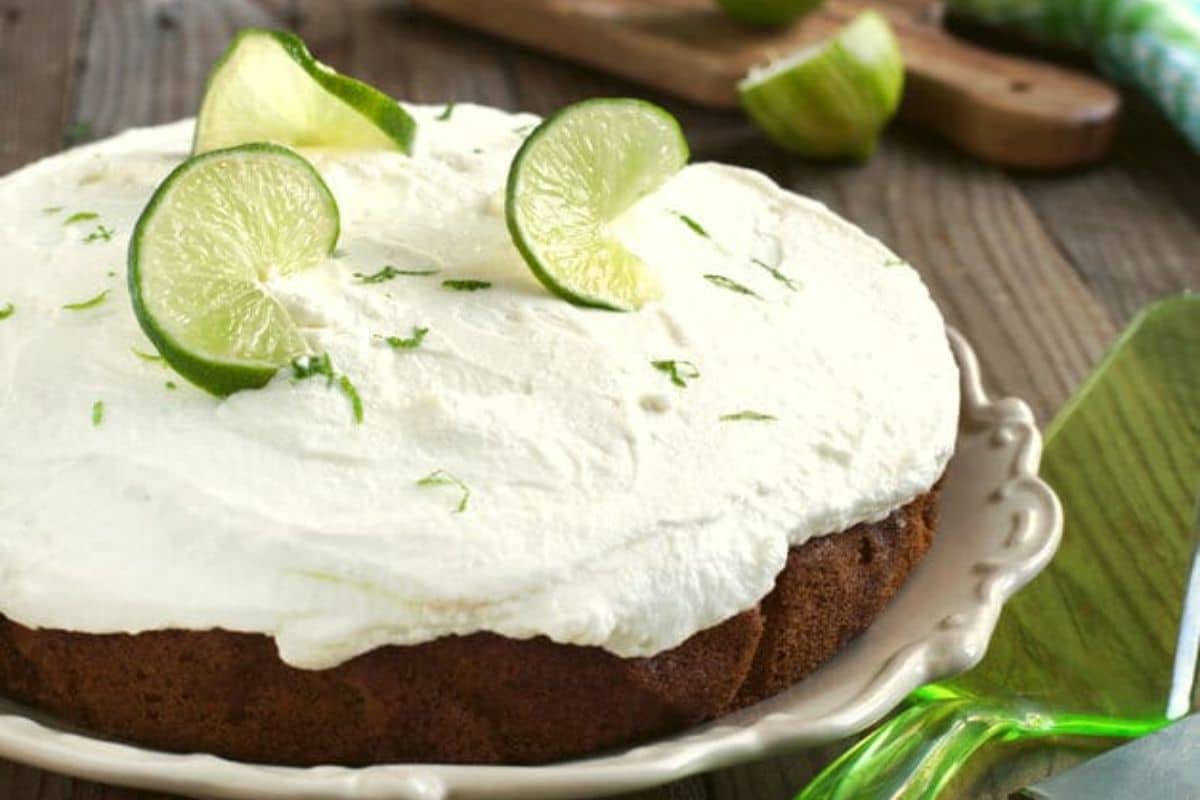 Bolo de Leite Condensado com Casquinha de Limão