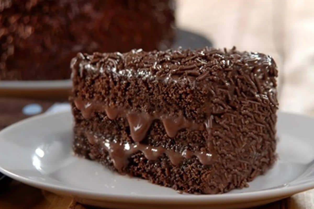 Bolo Nega Maluca com Recheio de Chocolate