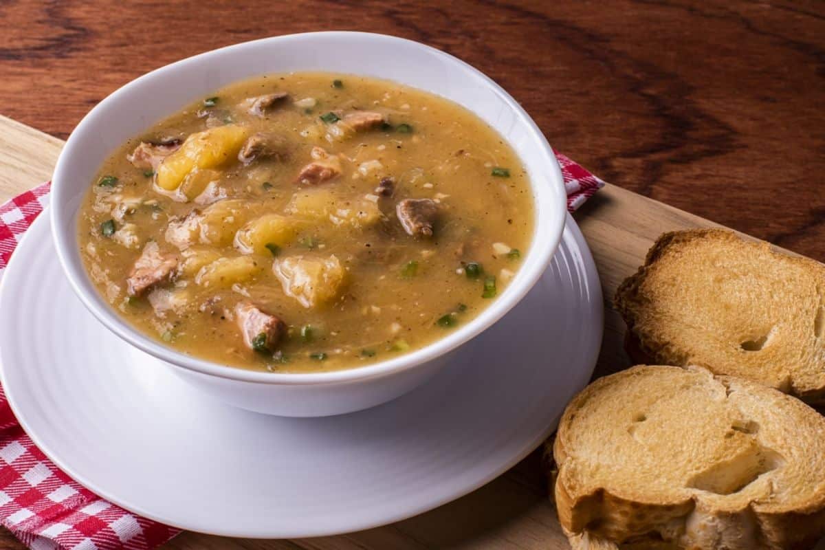 Caldo de Mandioca com Calabresa e Bacon