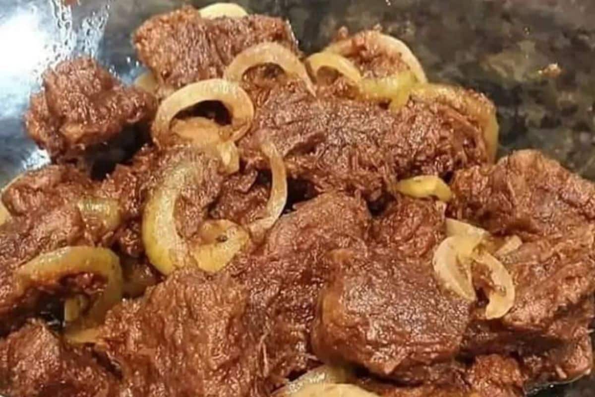 Carne de Panela Acebolada Caseira