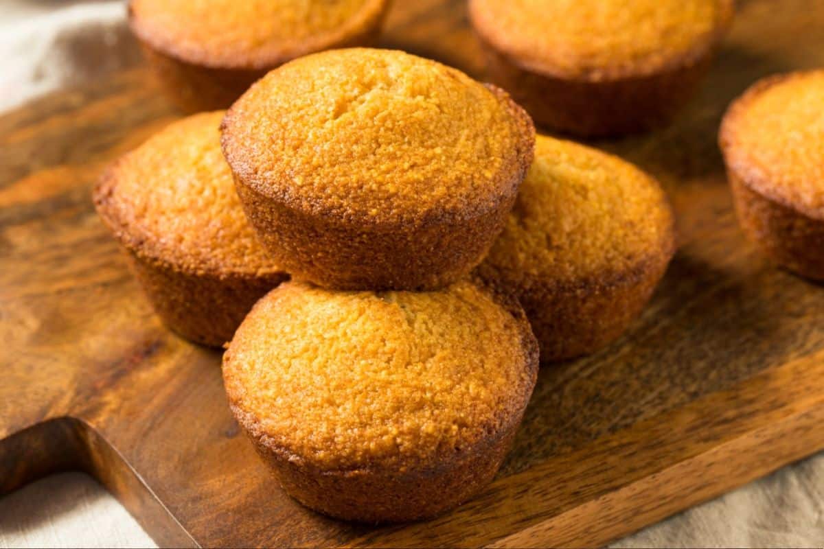 Pão de Milho com Recheio de Goiabada