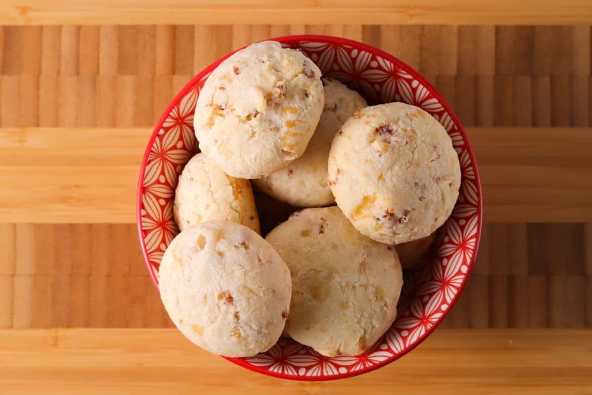 Pão de Queijo com Bacon Irresistível