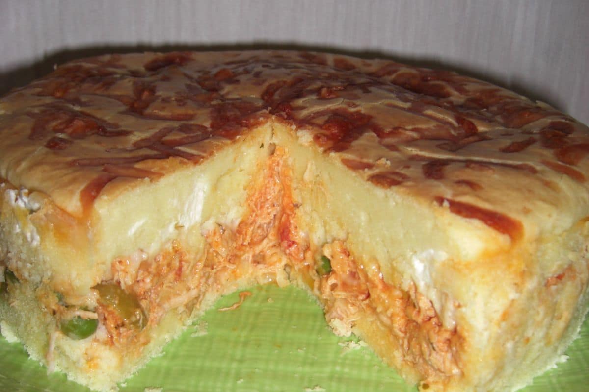 Torta de Frango com Catupiry: Faz o maior sucesso