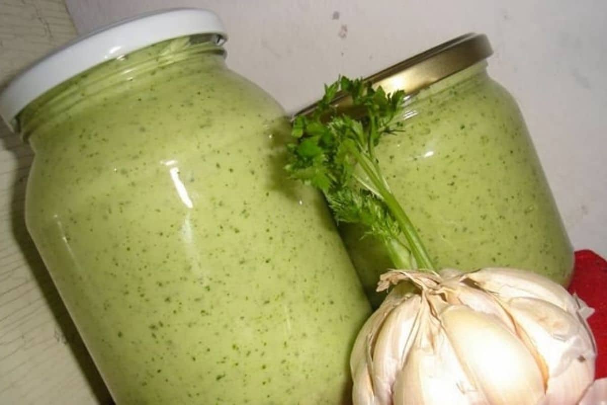 Aprenda a fazer um delicioso tempero caseiro com ingredientes naturais