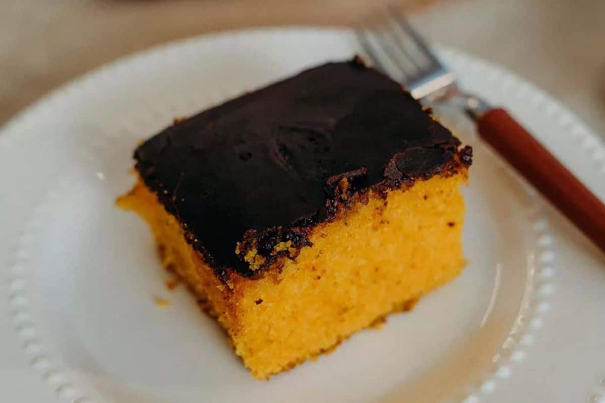 Bolo de Cenoura Irresistível: Como Fazer Um Bolo Fofo e Molhadinho