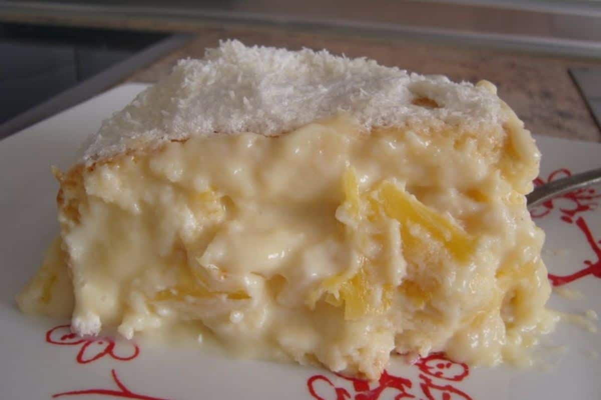 Bolo Gelado de Abacaxi Com Coco