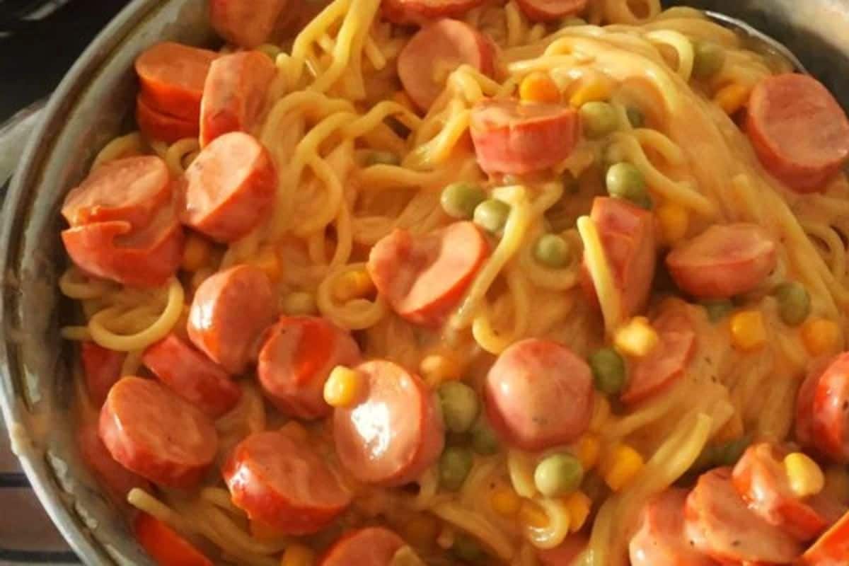 Macarrão com Salsicha e Creme de Leite Maravilhoso