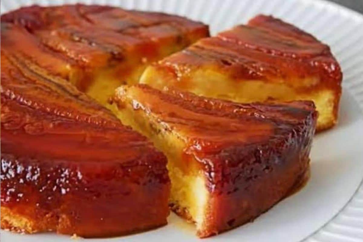 Bolo de banana caramelada delicioso