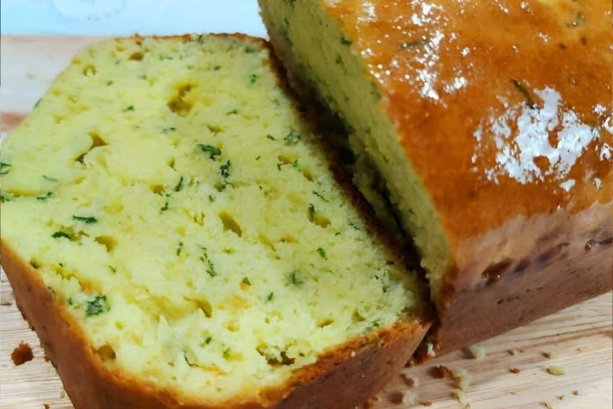 Pão de cebola com fermento de bolo feito no liquidificador