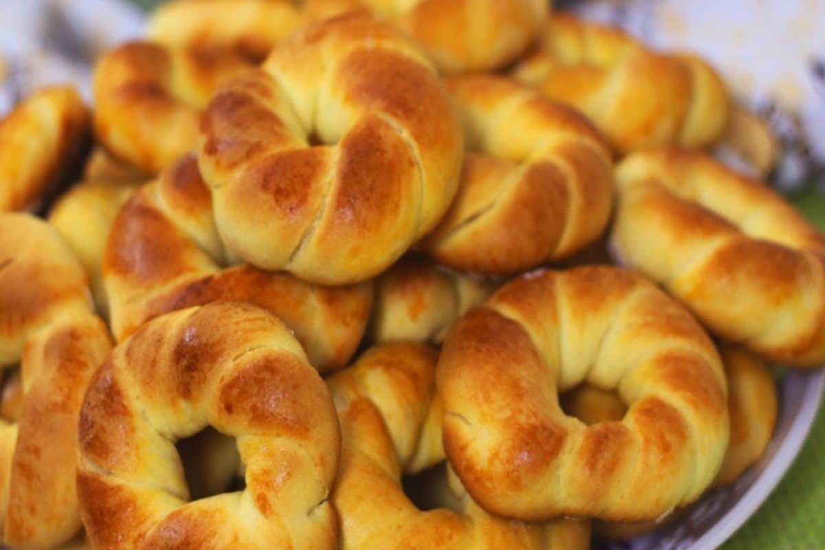 Rosquinhas de creme de leite assadas, perfeita pra servir no café da tarde