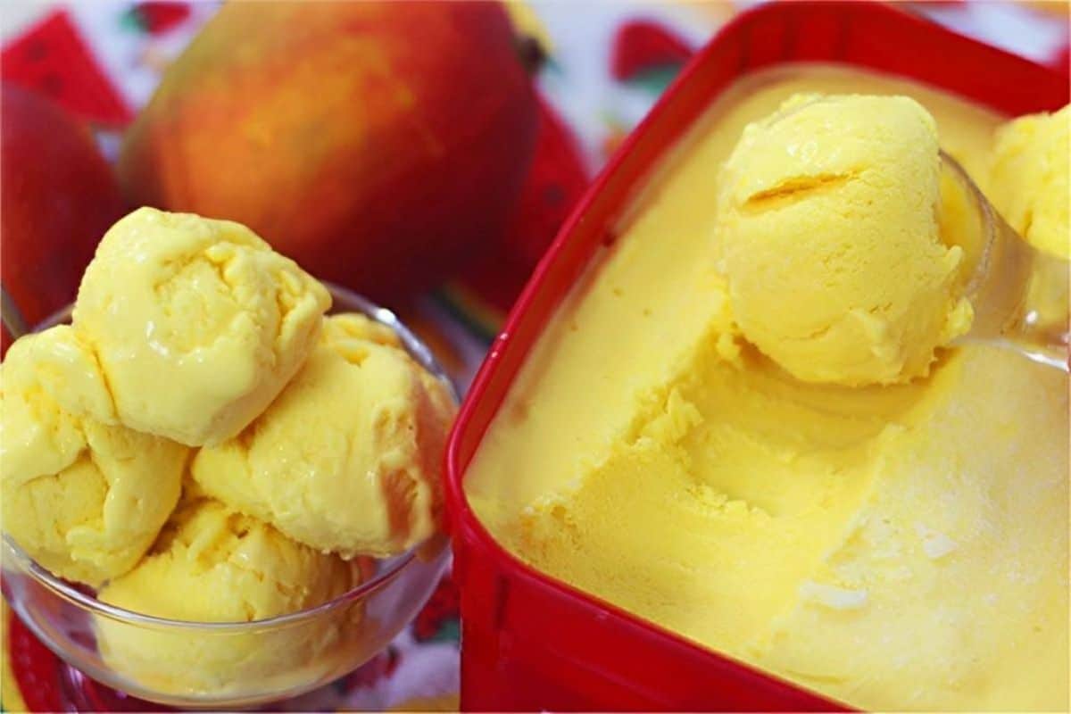 Sorvete de manga feito com a fruta