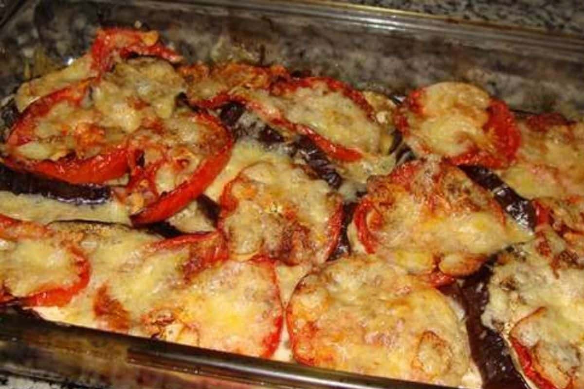 Berinjela assada e gratinada