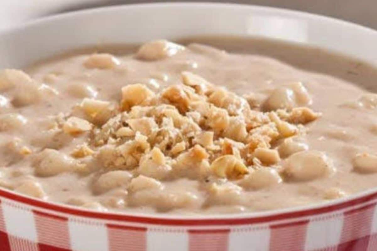 Canjica cremosa com doce de leite e amendoim
