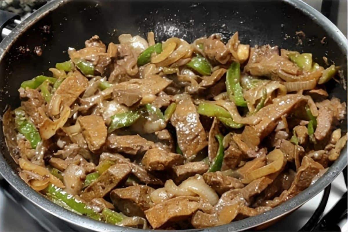 Fígado acebolado macio e saboroso
