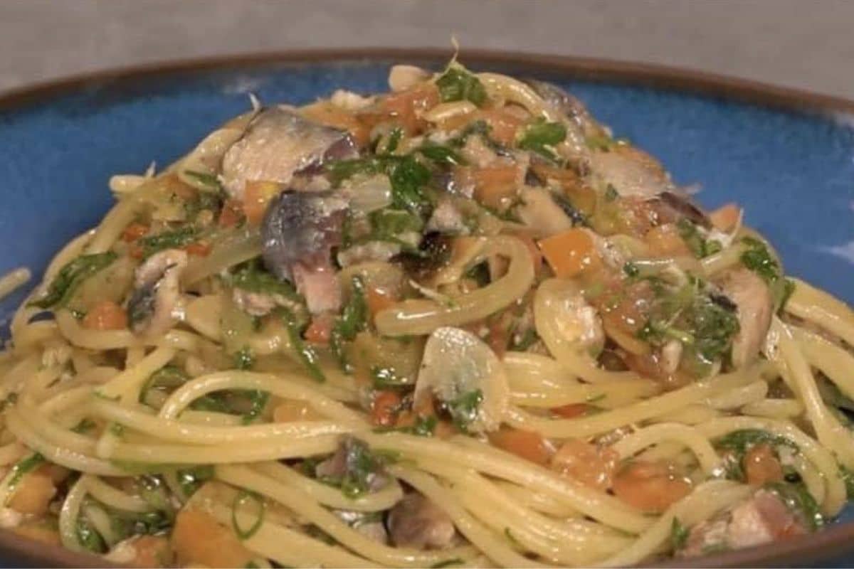 Macarrão com sardinha prático