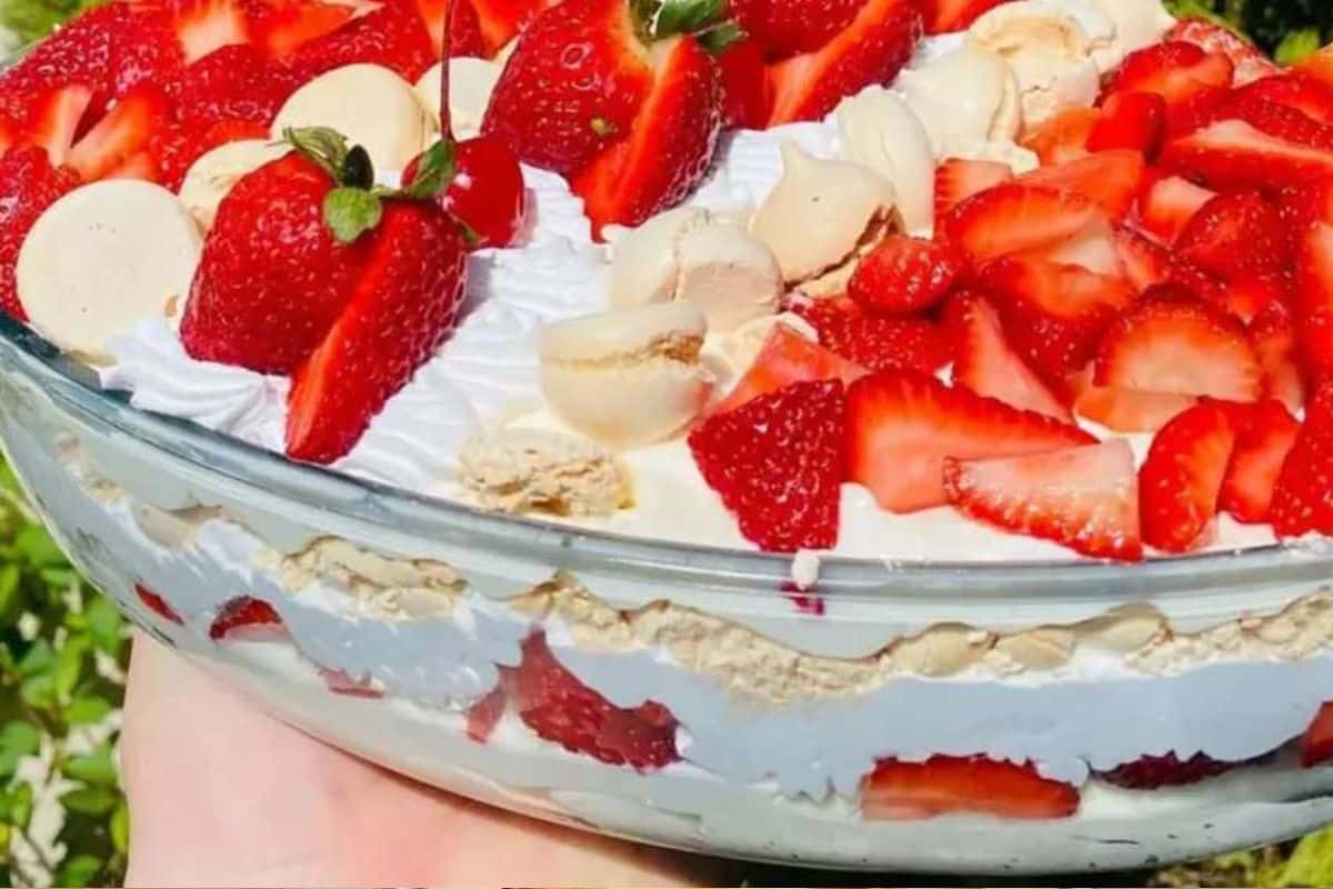 Merengue tradicional com chantilly