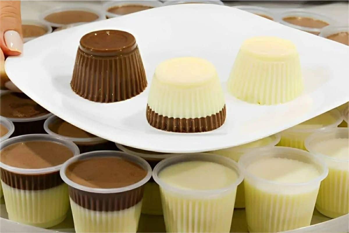 Pudim de leite ninho com chocolate no copinho