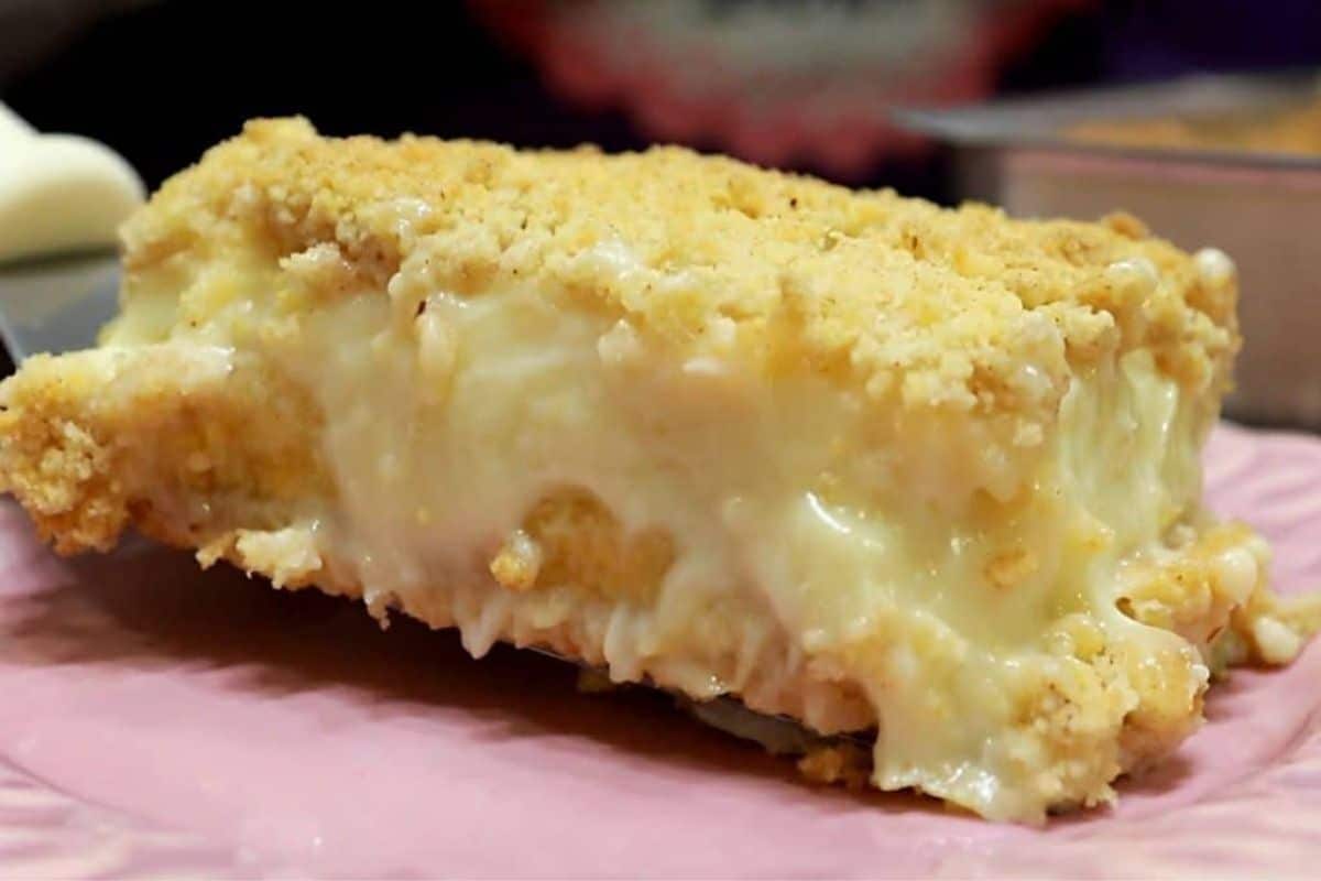 Torta de Banana Cremosa com Farofa Crocante: Uma Sobremesa de Dar Água na Boca