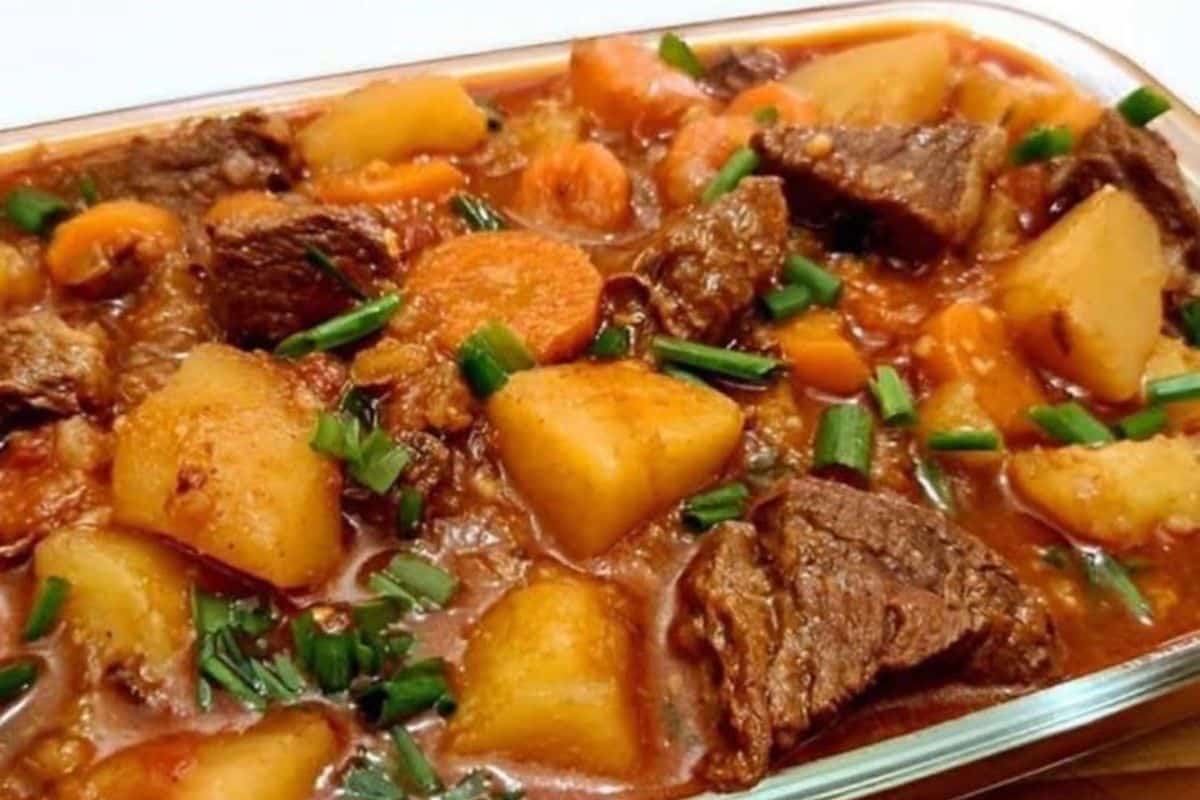 Carne de Panela com Cenoura e Batata: Um Clássico Saboroso e Reconfortante