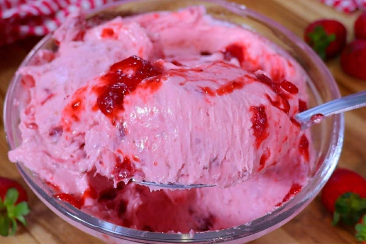 Recheio de Morango para Bolo de Aniversário: A Doçura que Transforma Momentos Especiais
