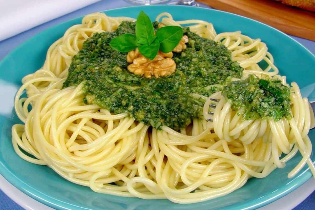 Descubra o Sabor Autêntico da Itália: Espaguete ao Pesto