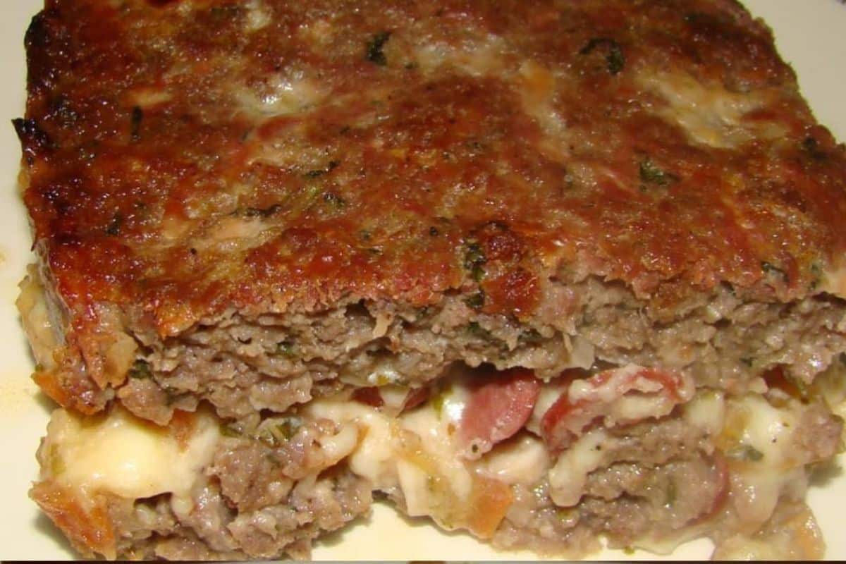 Carne Moída na Travessa Recheada: Uma Explosão de Sabor com Muito Queijo