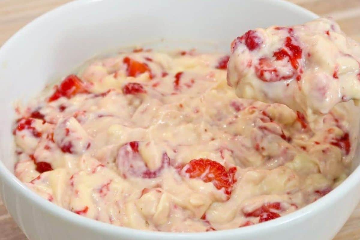 Delícia Celestial: Creme de Ninho com Morango, Uma Sobremesa Inesquecível