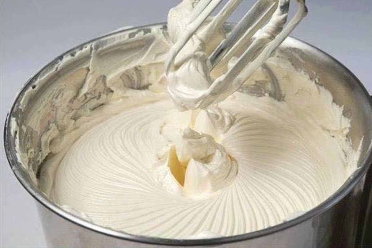 Desvendando o Doce Encanto: Glacê de Leite Condensado Fácil