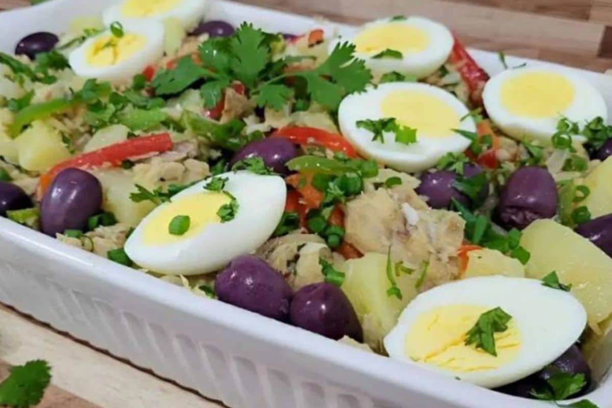 Sabor de Verão: Uma Explosão Refrescante na Salada de Bacalhau Temperada!