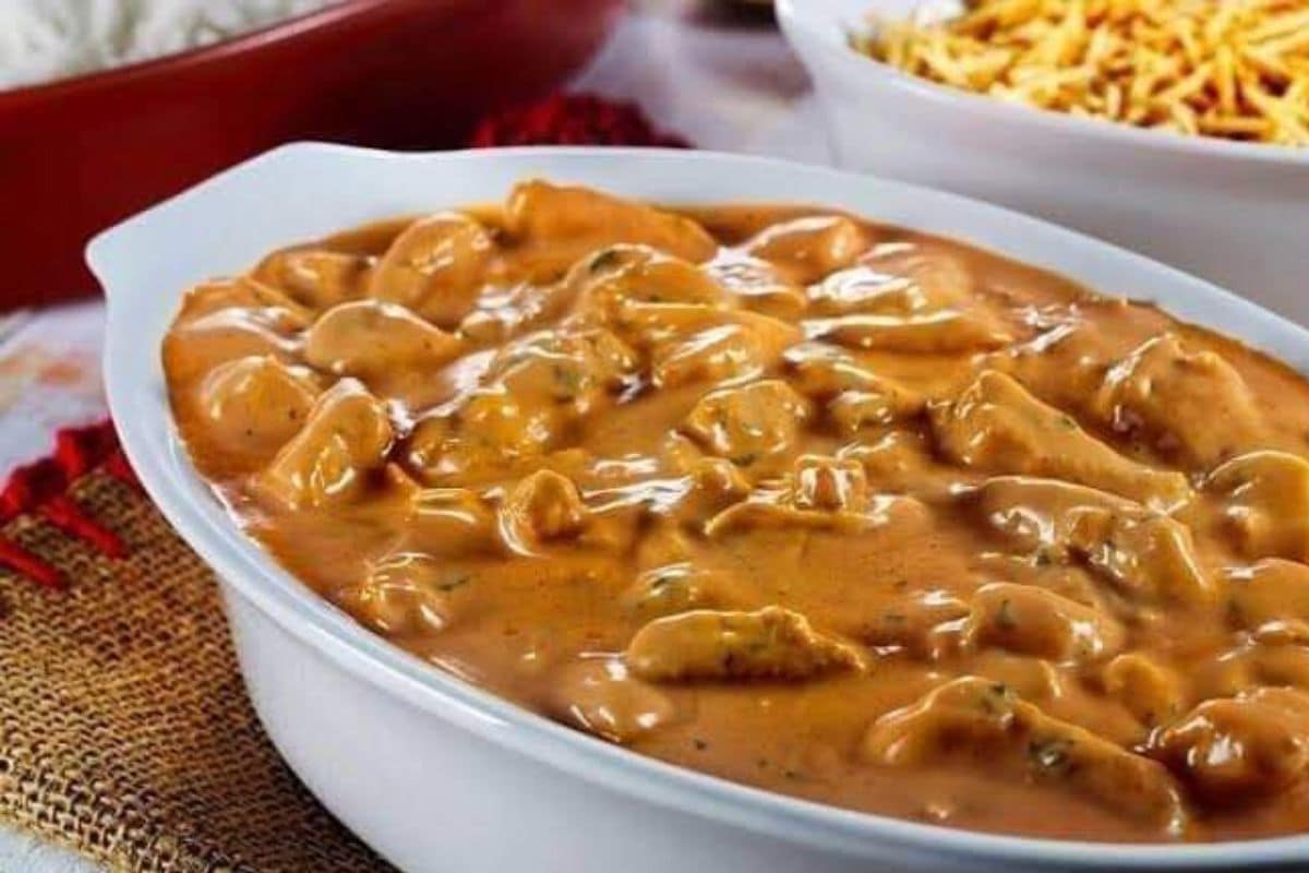 Desvendando o Clássico: Strogonoff de Carne – Uma Explosão de Sabores à sua Mesa