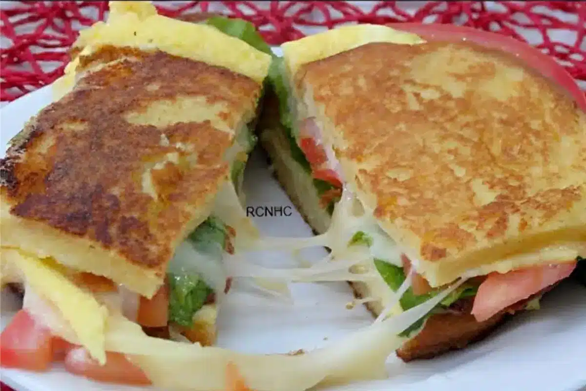Sanduíche de frigideira ideal para o lanche da tarde