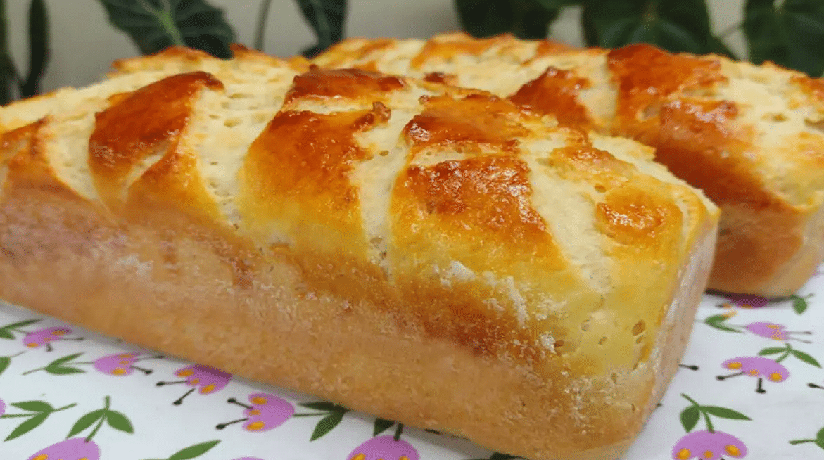 Pão caseiro de Arroz: Eu sempre faço quando sobra arroz cozido, é fácil, econômico e muito saboroso