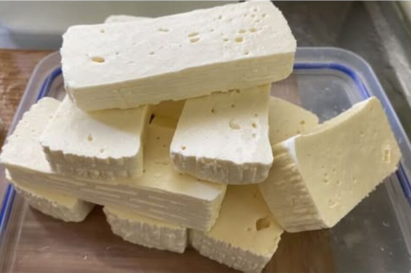 Não dá tempo nem de esfriar: Queijo Coalho Caseiro que some rapidinho!