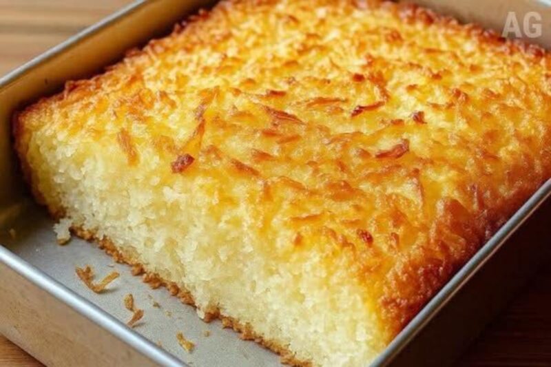 Quando faço esse Bolo de Aipim com Coco no Liquidificador, nem dá tempo de esfriar!