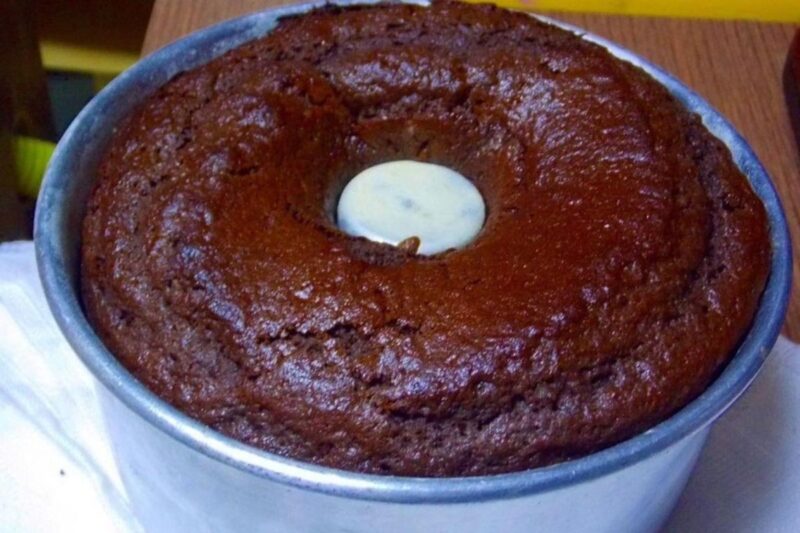 Receita de Bolo de Chocolate de Liquidificador que derrete na boca