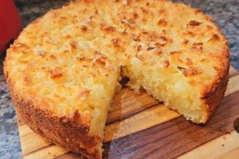 Receita de Bolo de Mandioca Cremoso que parece feita pela vovó
