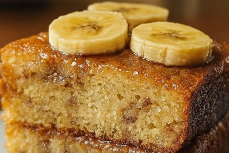 Bolo Simples de Banana: rápido, fofinho e impossível comer só um pedaço