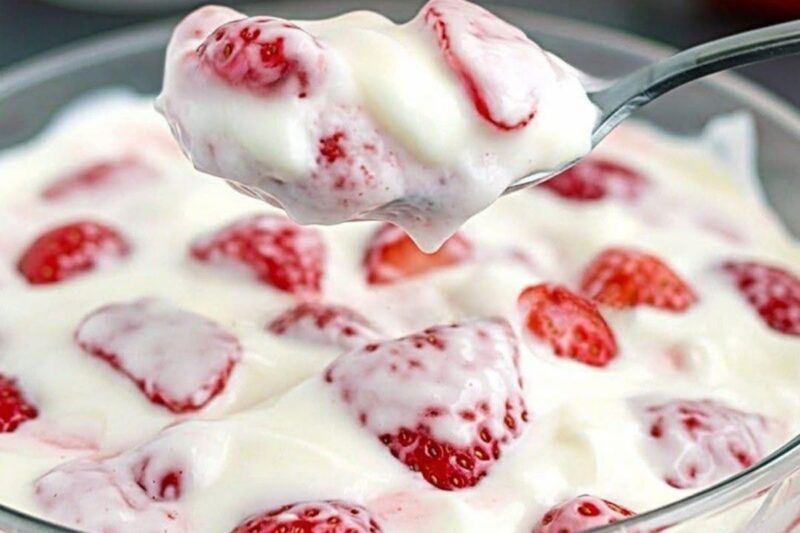 Quando faço esse Creme Gelado de Morango, todo mundo pede bis!