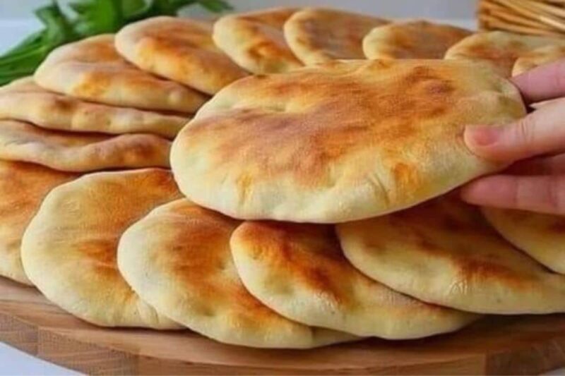 Esse pãozinho simples me salva todo dia – só 3 ingredientes!