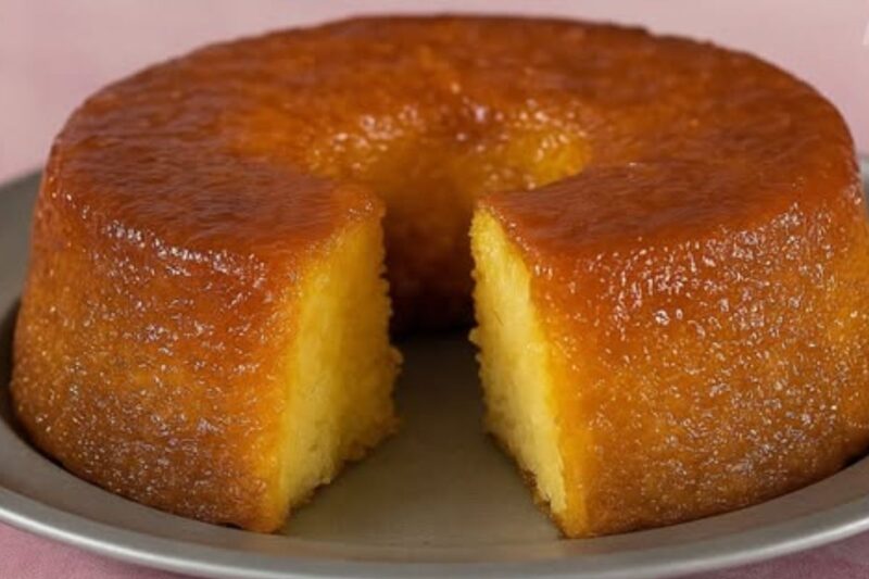 Esse Bolo de Mandioca da Dona Nena é tão gostoso que some em segundos!